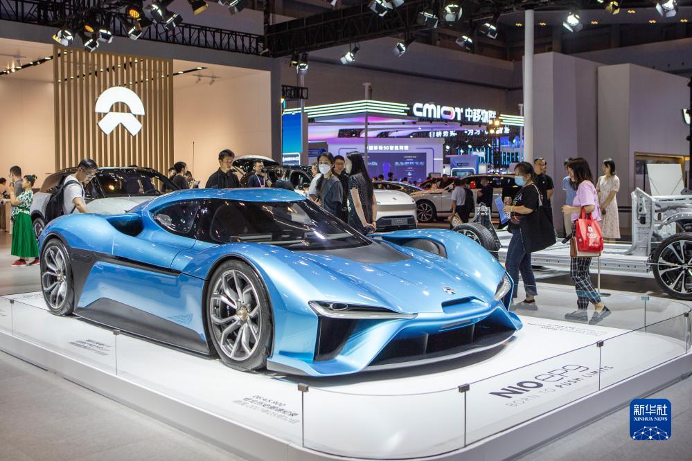 9月4日，觀眾在2023智博會蔚來汽車展廳內參觀。新華社記者 儲加音 攝