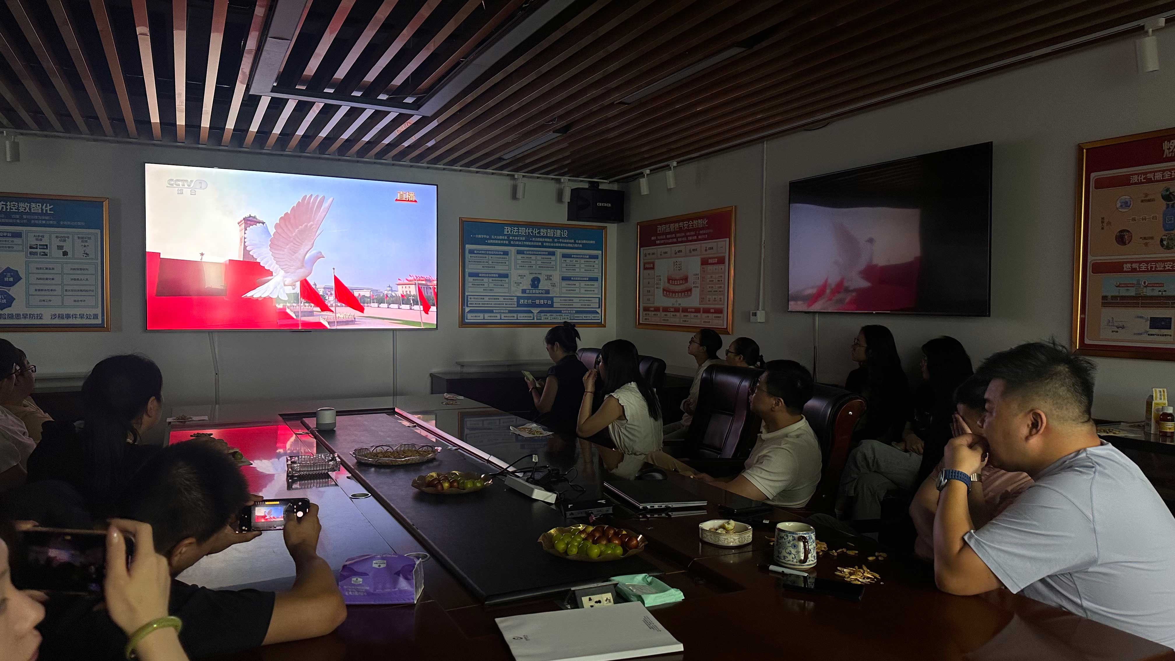 江蘇海盟員工共觀抗戰(zhàn)勝利 80 周年閱兵，汲取奮進(jìn)力量